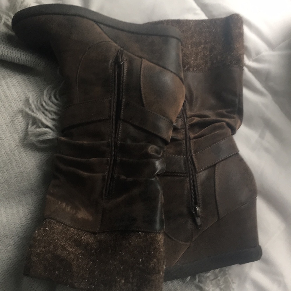 Boots - Picture 5 of 8